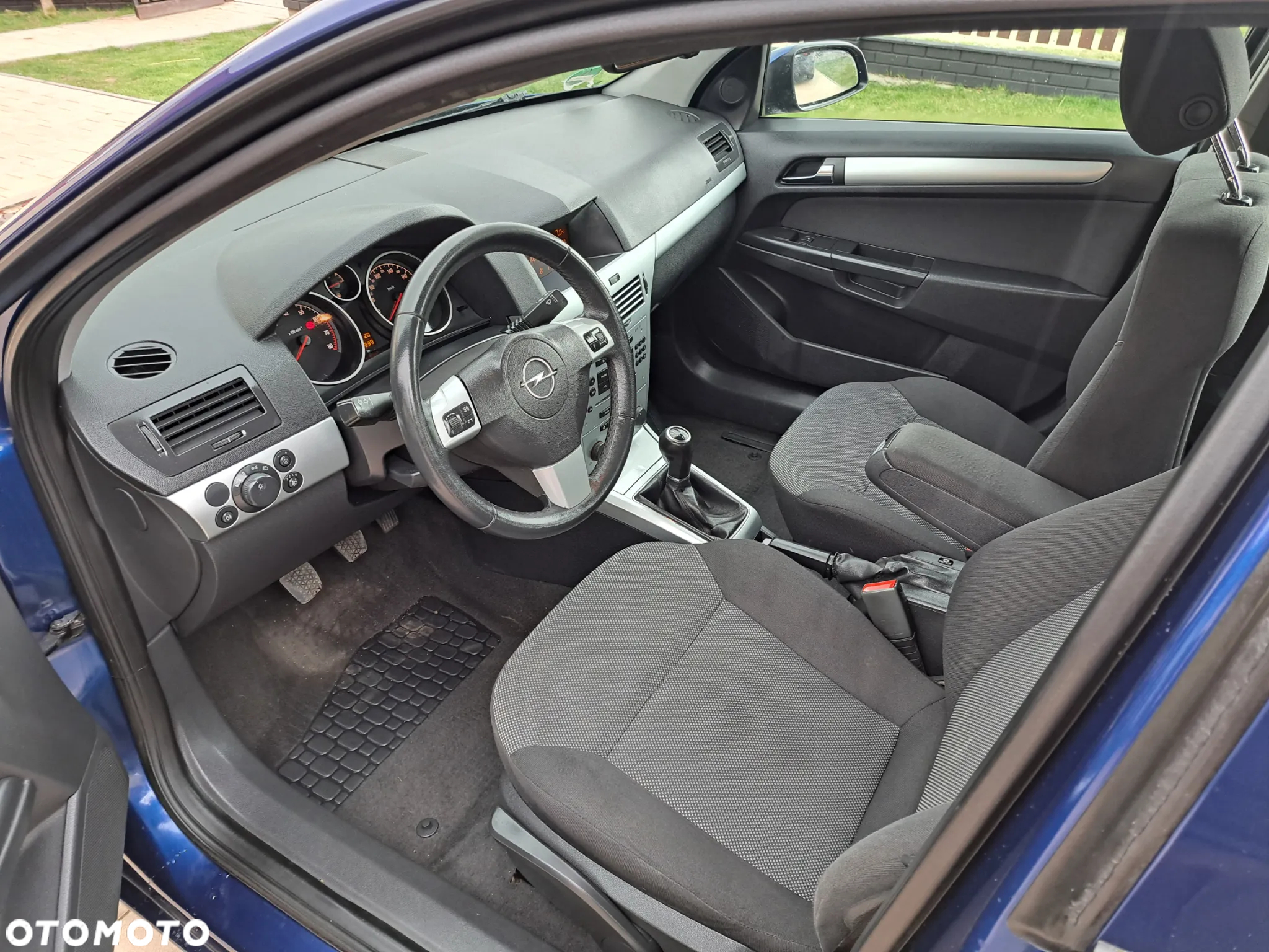 Opel Astra 1.6 150 Jahre - 9