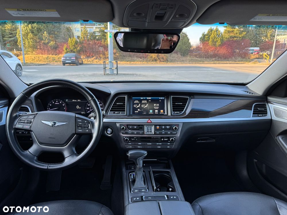 Hyundai Genesis - 12