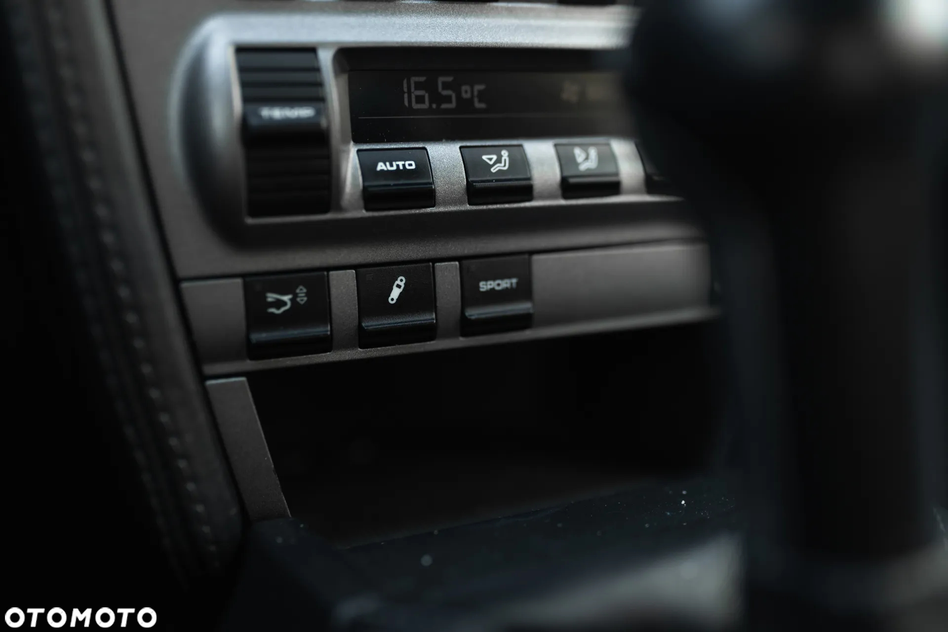 Porsche 911 Carrera 4 - 19