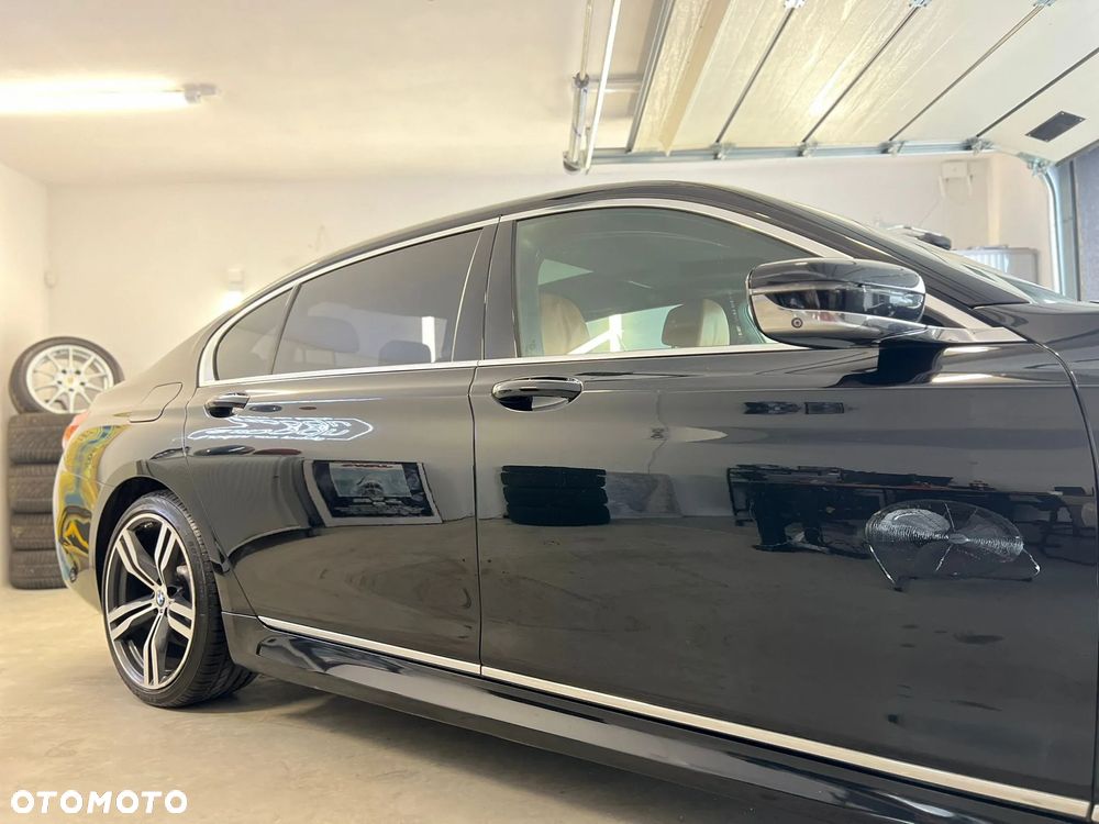 BMW Seria 7 750Li Edition Exclusive - 17