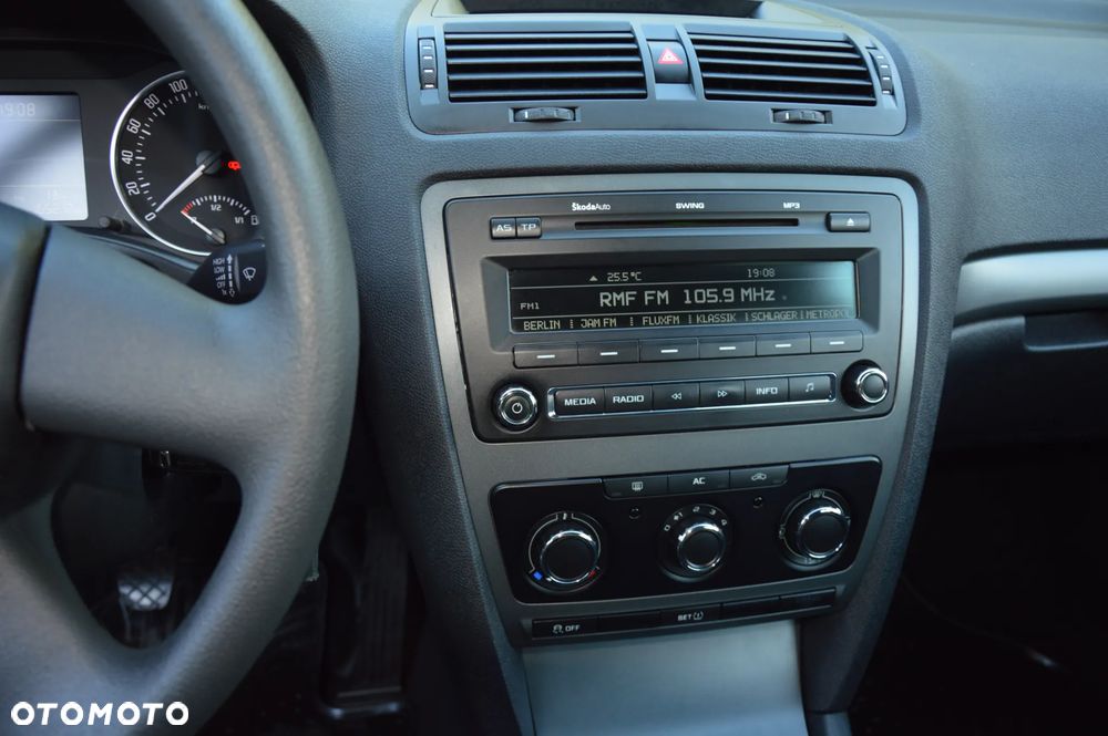 Skoda Octavia 1.6 Ambiente - 21