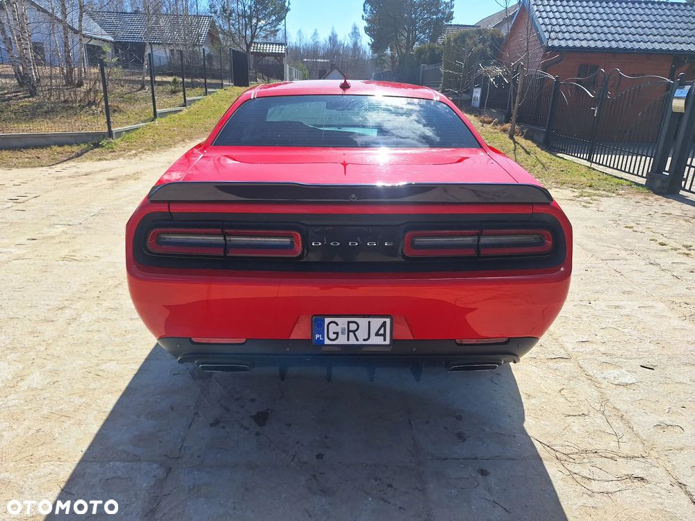 Dodge Challenger - 7
