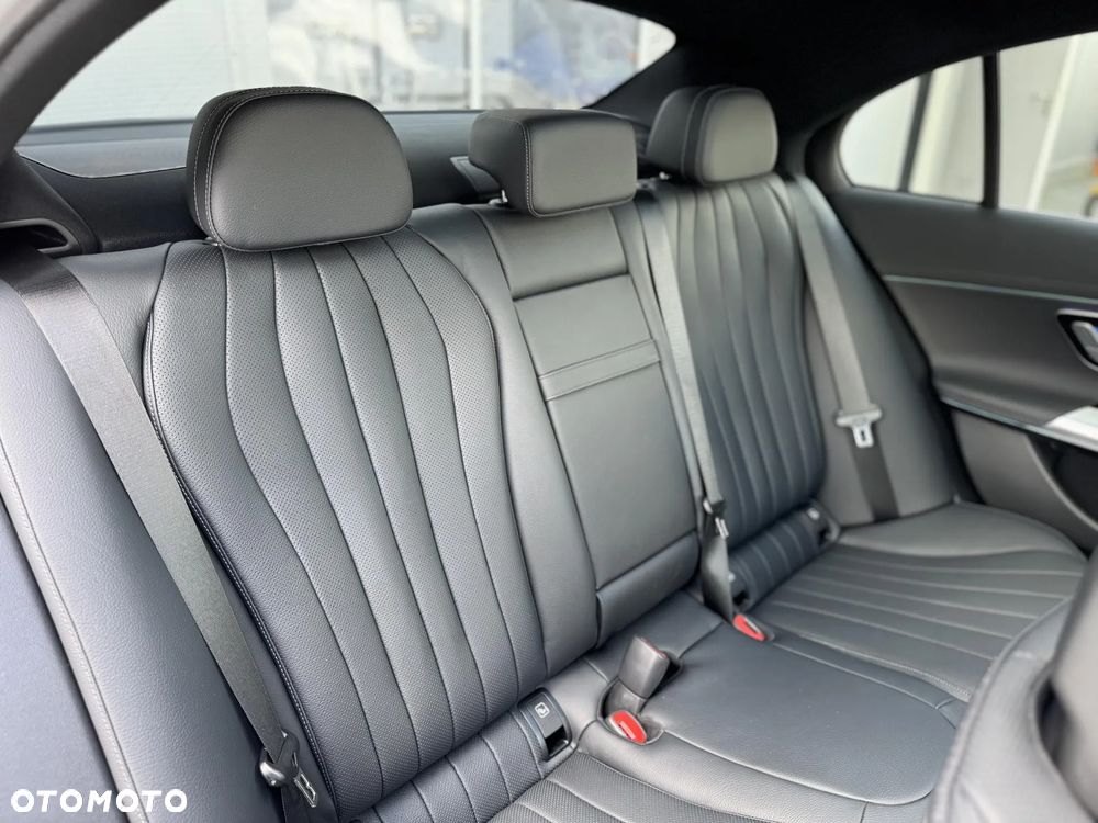 Mercedes-Benz Klasa E 300 de 4-Matic Exclusive - 13