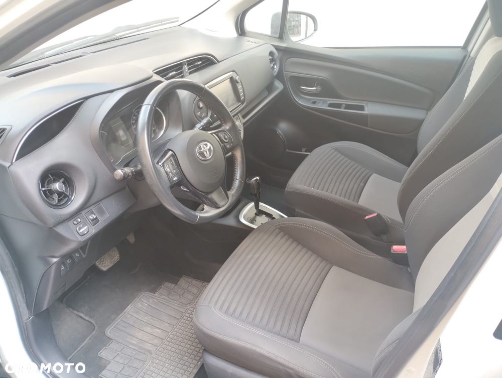 Kia Venga 1.4 CVVT UEFA EURO 2016 - 10