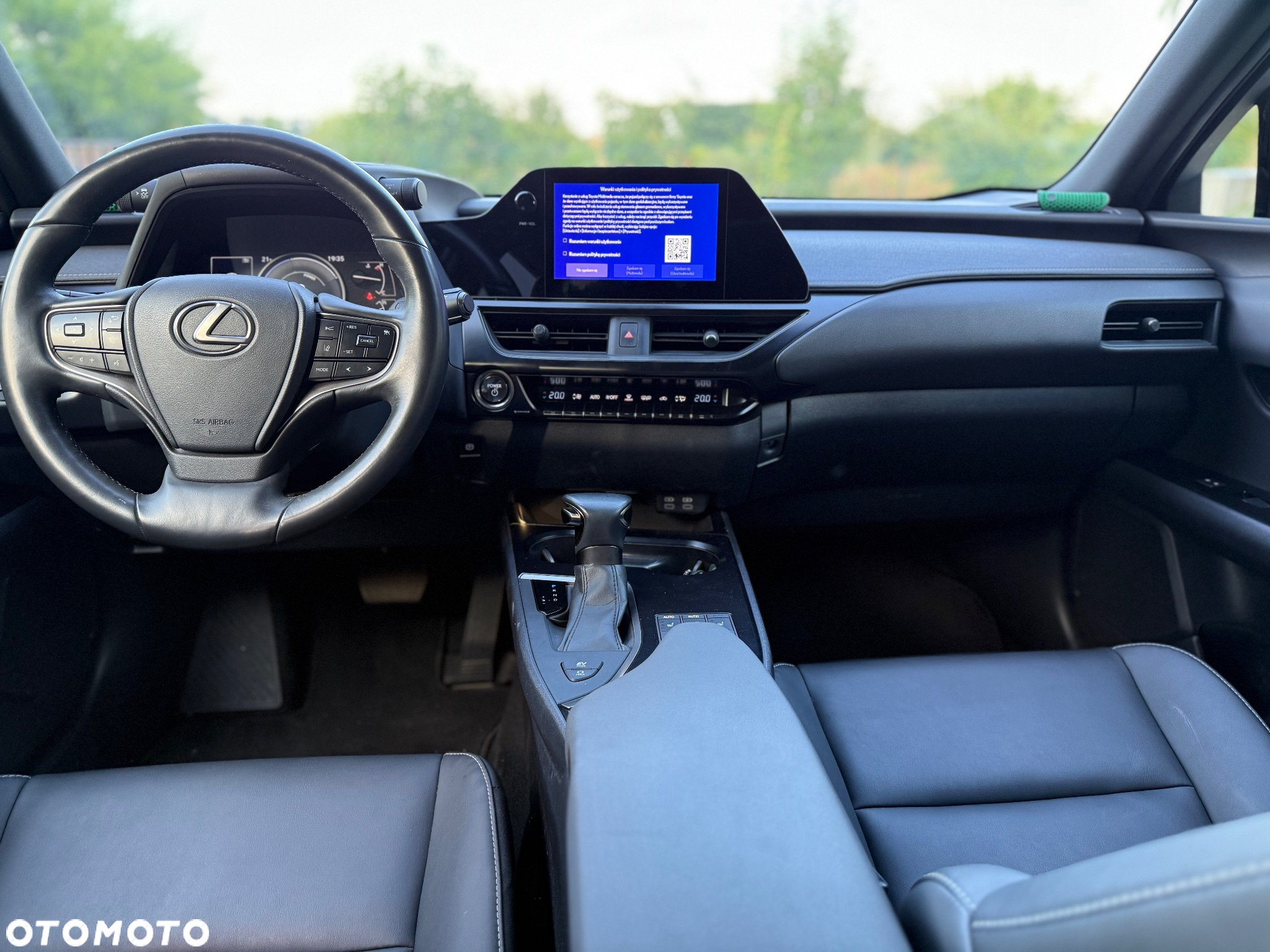 Lexus UX - 15