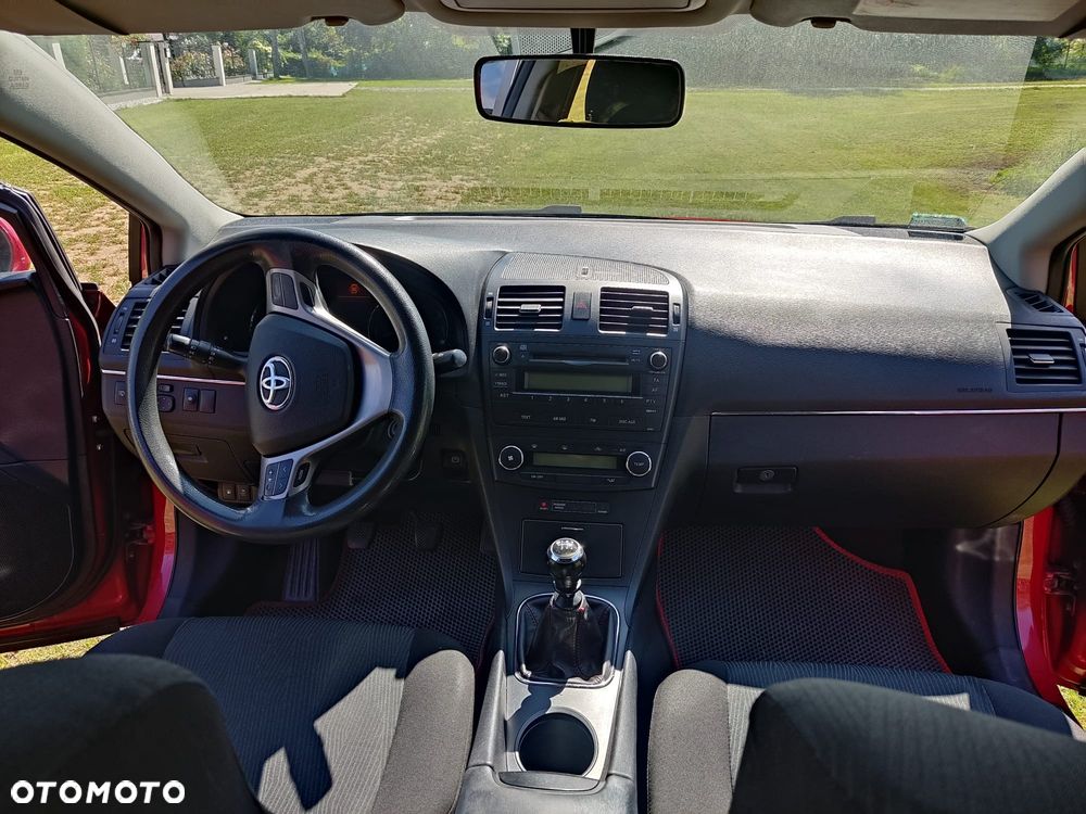 Toyota Avensis - 8
