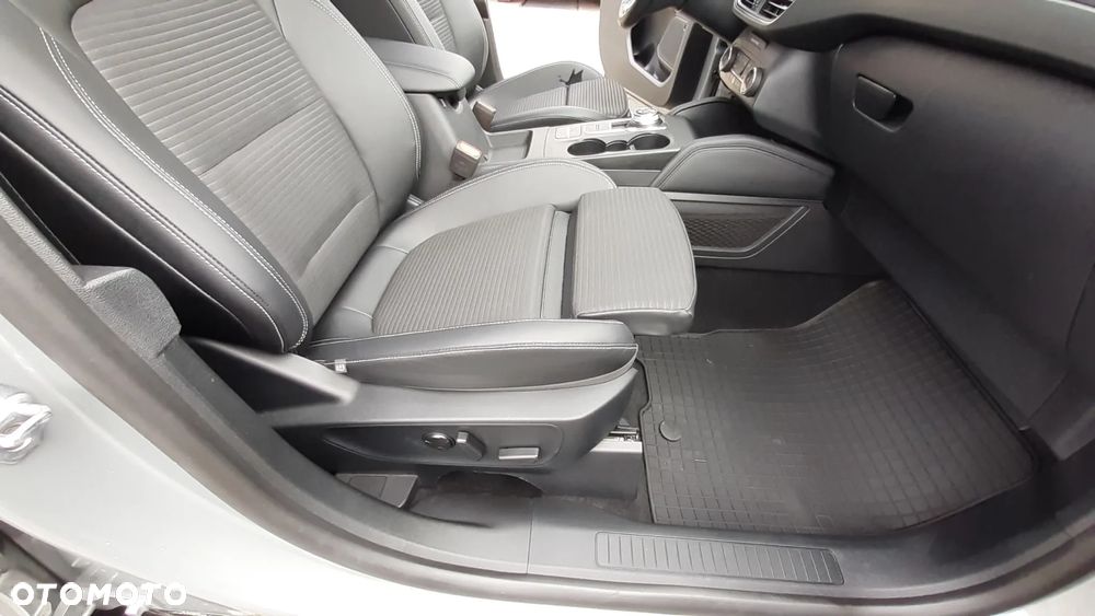 Ford Kuga 2.0 EcoBlue 4x4 TITANIUM - 10