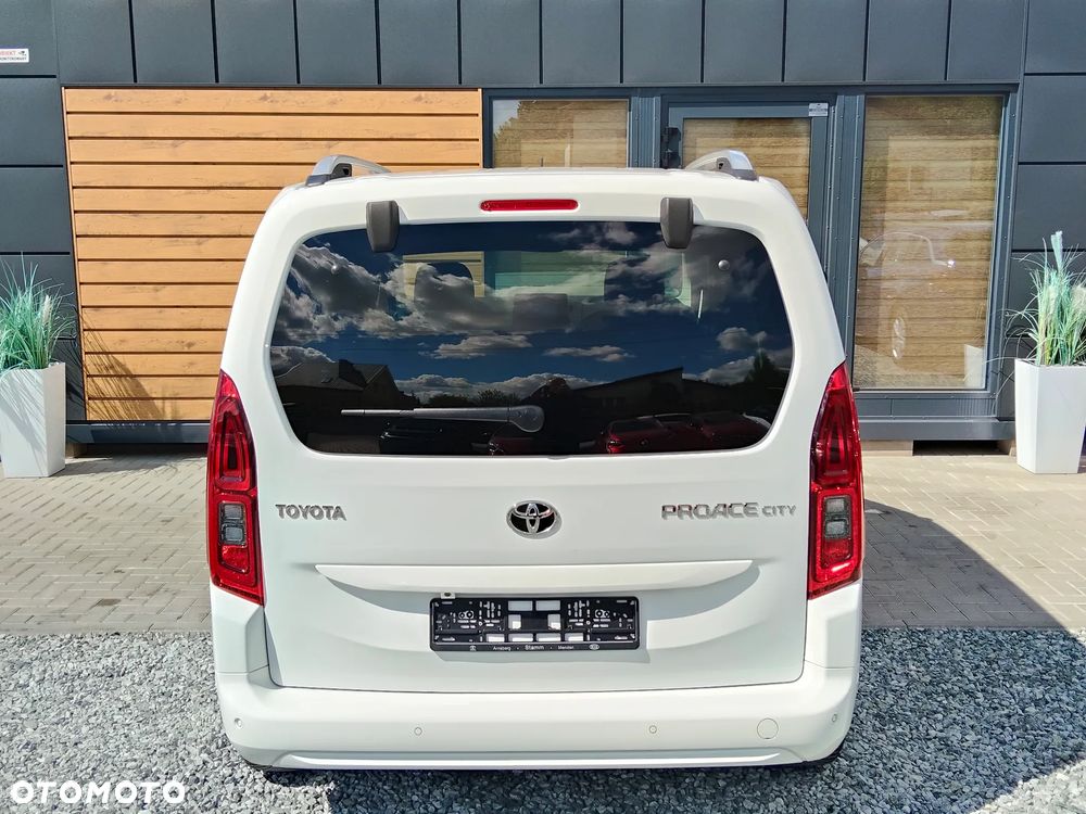 Toyota Proace City Verso 1.2 Turbo L1 Team Deutschland - 12