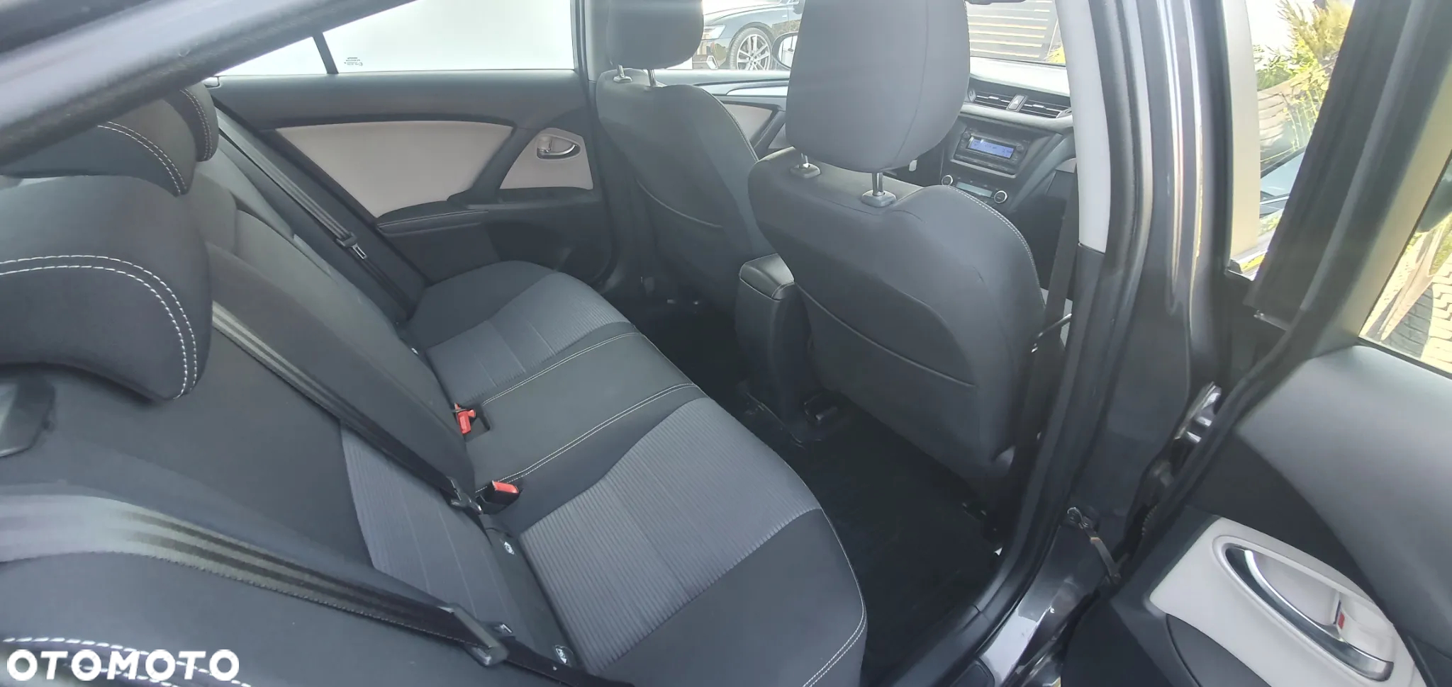 Toyota Avensis 2.0 D-4D Premium - 8