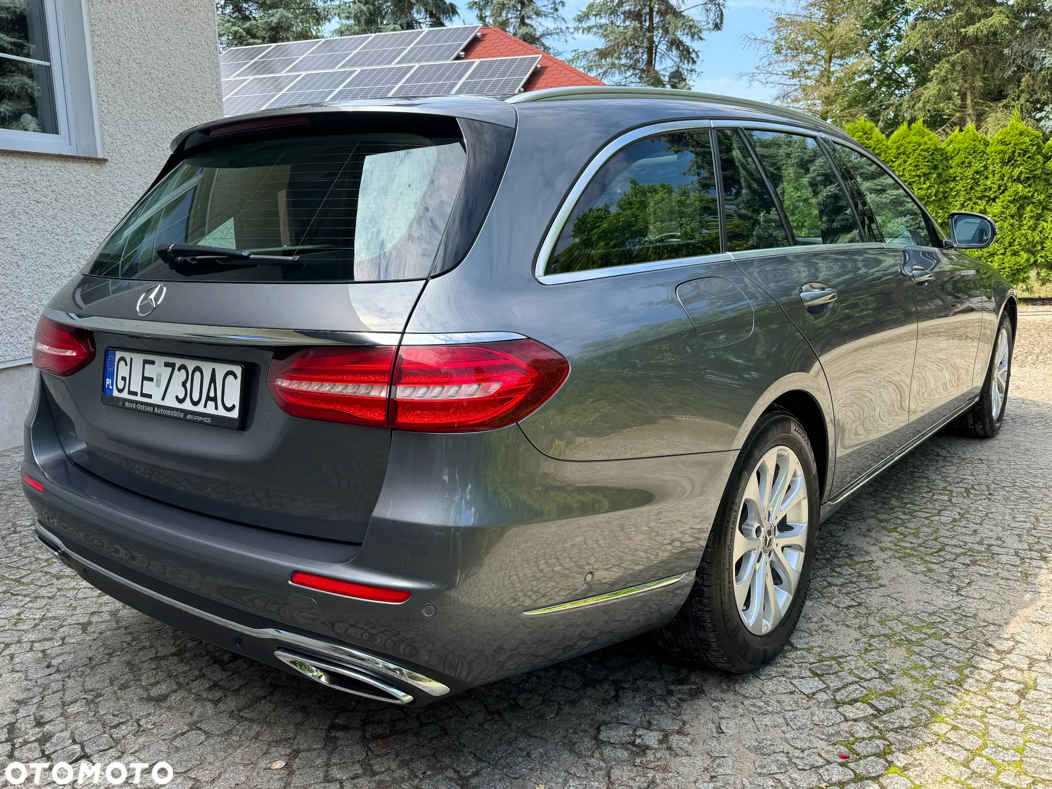 Mercedes-Benz Klasa E 200 d T 9G-TRONIC Exclusive - 4