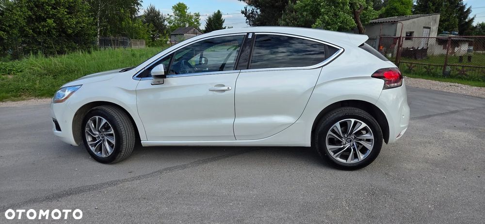 Citroën DS4 e-HDi 110 SoChic - 4