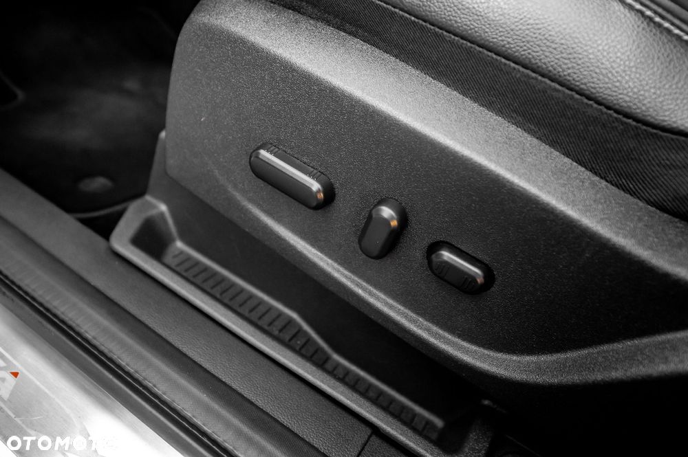 Ford Kuga 2.0 TDCi 4x4 Titanium - 25