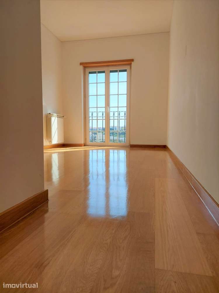 T2 orientado a SUL, VARANDAS, VISTA PANORÂMICA, à porta de LISBOA - Grande imagem: 3/27