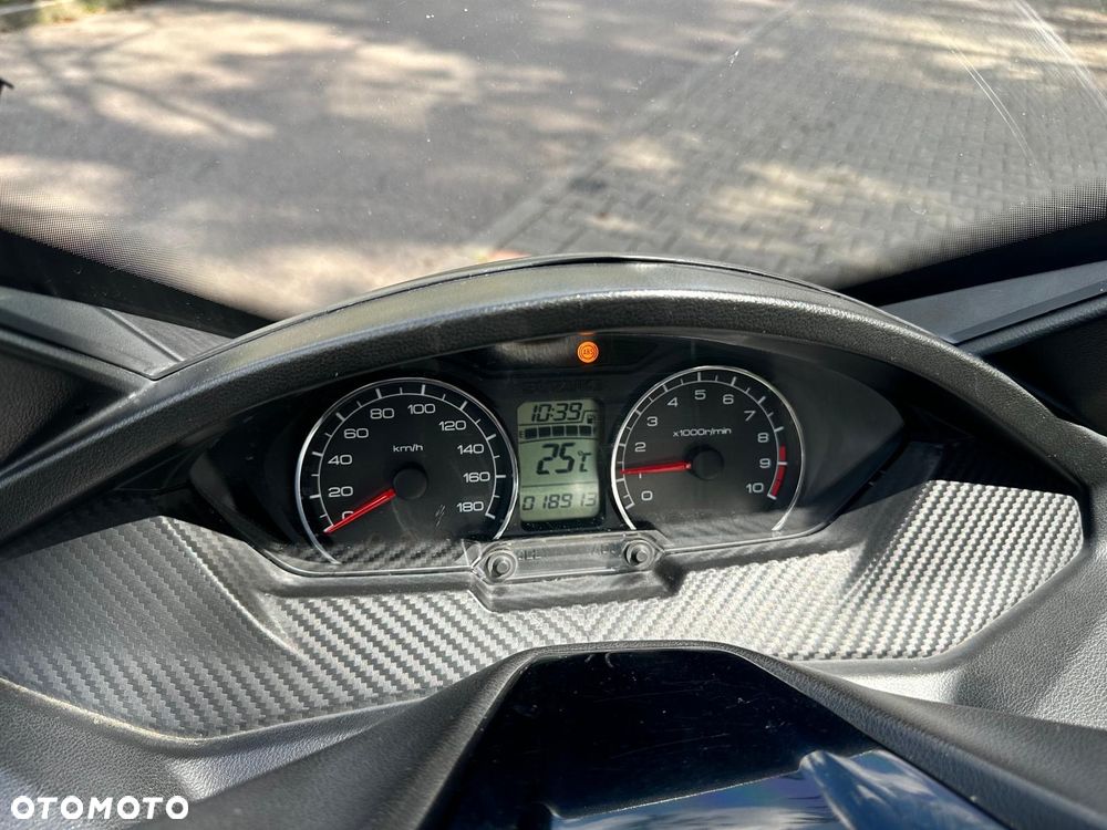 Suzuki Burgman - 21