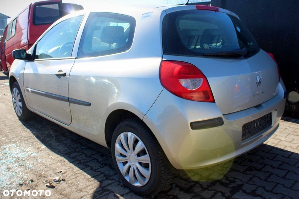 Renault Clio III 2006 1.1i D4F740 HB3D (MASKA, ZDERZAK, LAMPA, BŁOTNIK, DRZWI, SZYBA, FOTEL) - 4