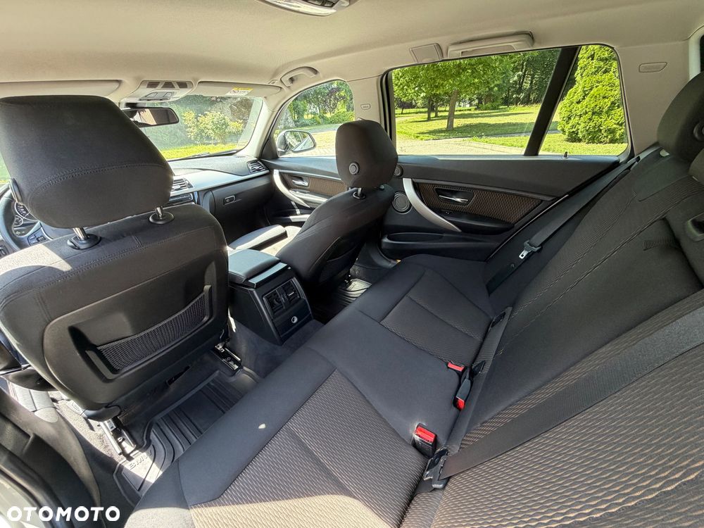BMW Seria 3 318d Sport Line - 12