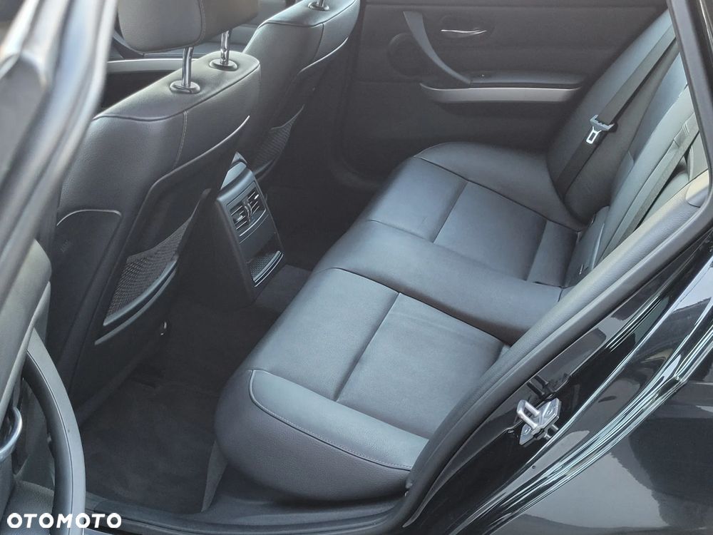 BMW Seria 3 318d DPF - 14