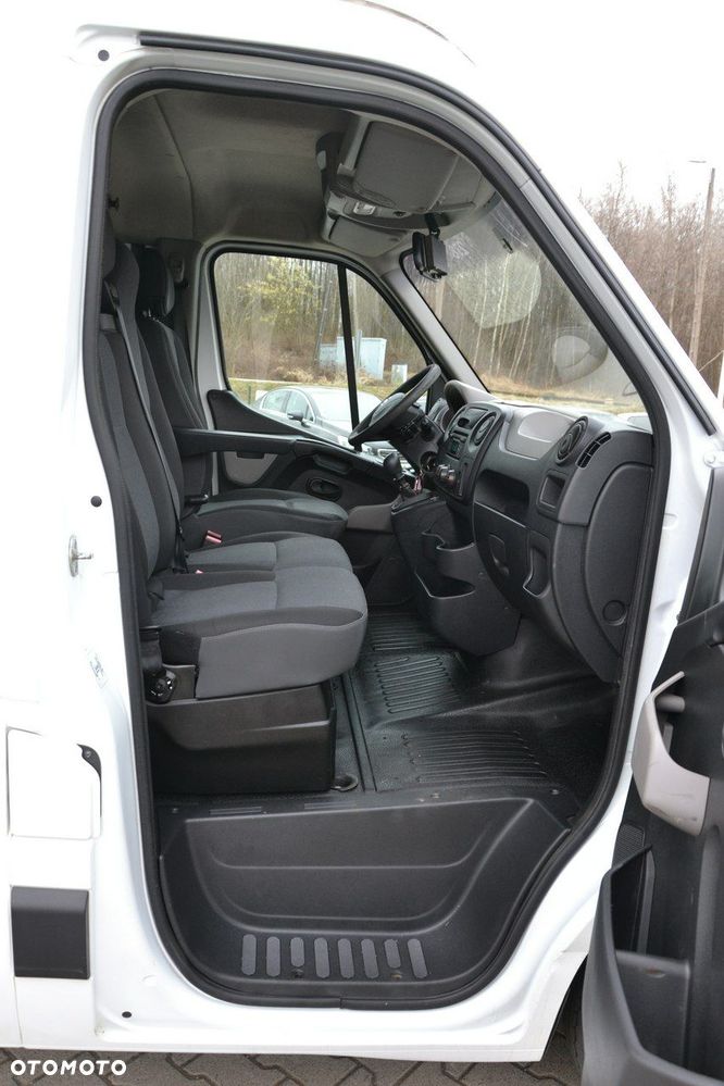 Nissan NV 400 - 16