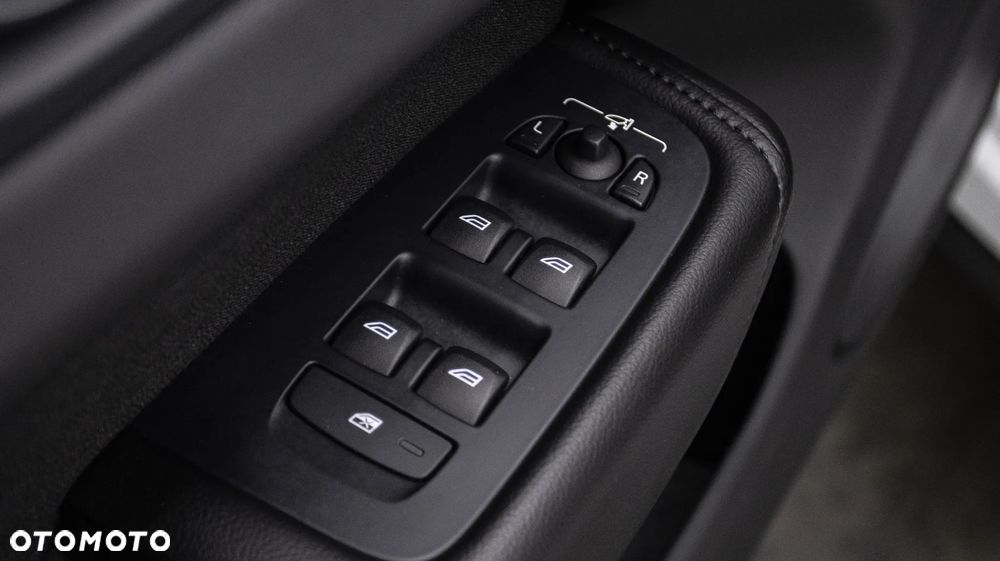 Volvo XC 60 B4 D AWD Momentum Pro - 34