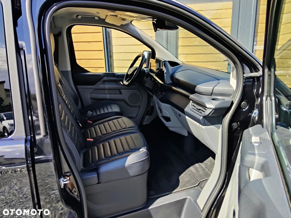 Ford Tourneo Custom 320 L1H1 VA Autm Titanium - 24