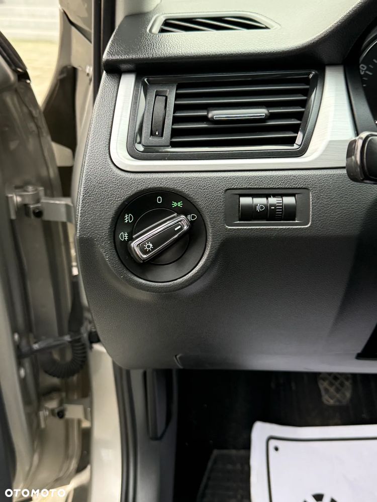 Skoda RAPID Spb 1.2 TSI Style - 29