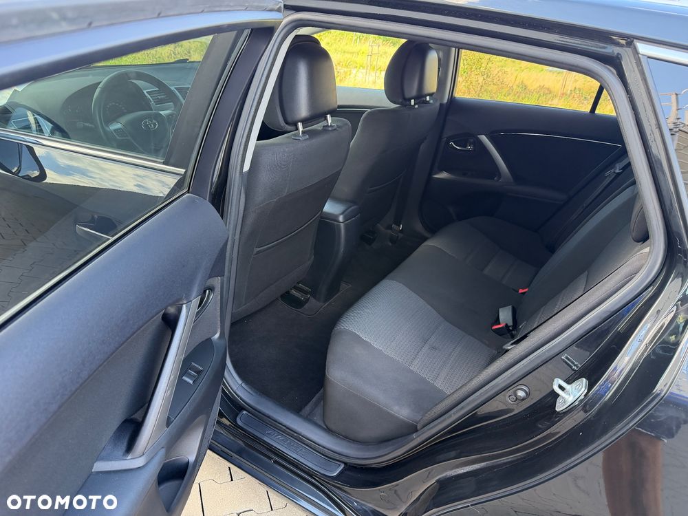 Toyota Avensis - 8
