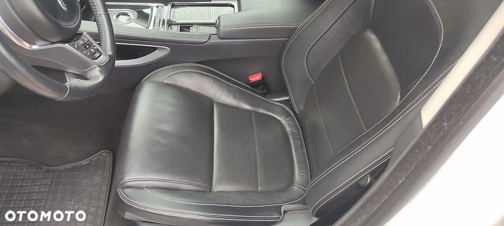 Jaguar F-Pace 2.0 i4D AWD R-Sport - 11