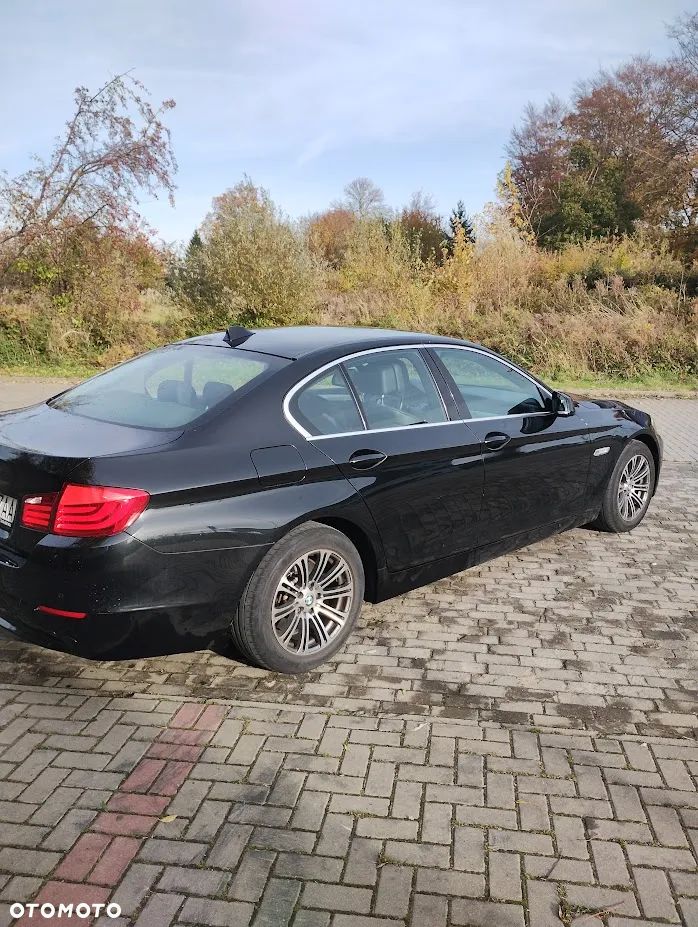 BMW Seria 5 523i - 5