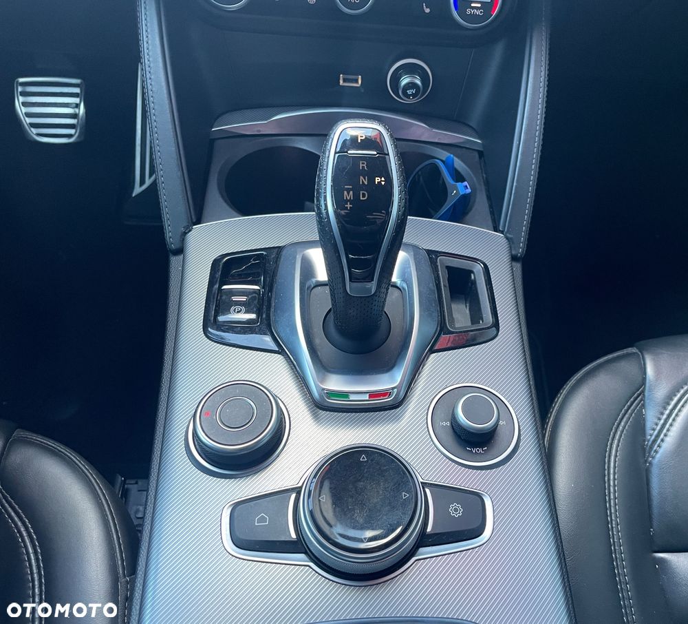 Alfa Romeo Stelvio - 25