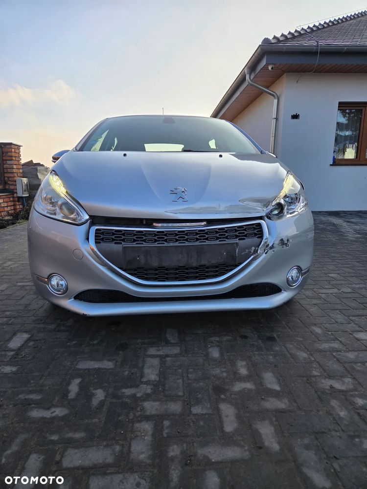 Peugeot 208 - 10