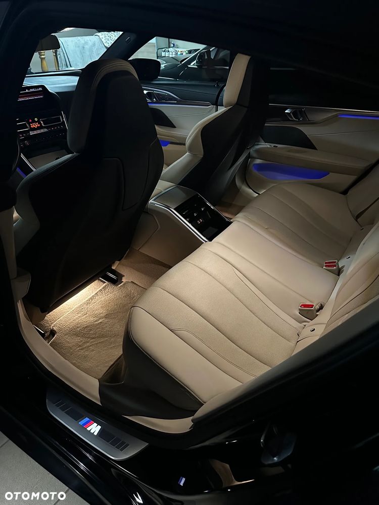 BMW Seria 8 - 26