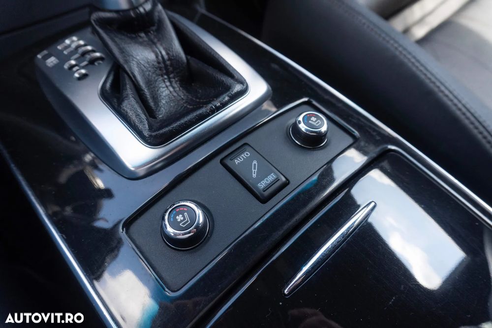 Infiniti Q70 - 25