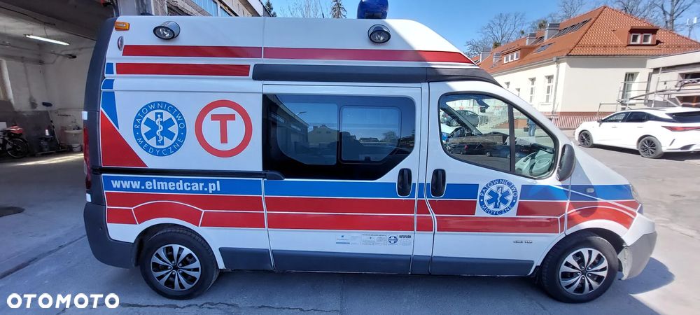 Renault Trafic ambulans - 3