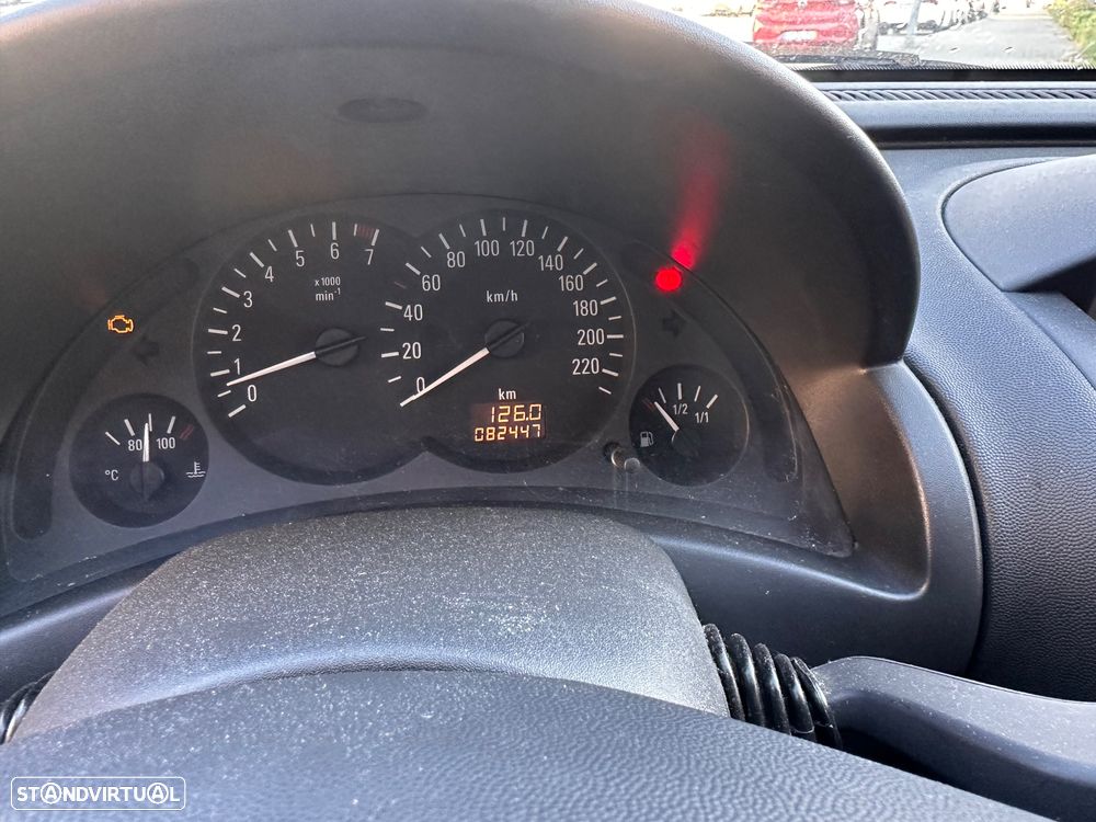 Opel Corsa 1.2 16V Confort - 2