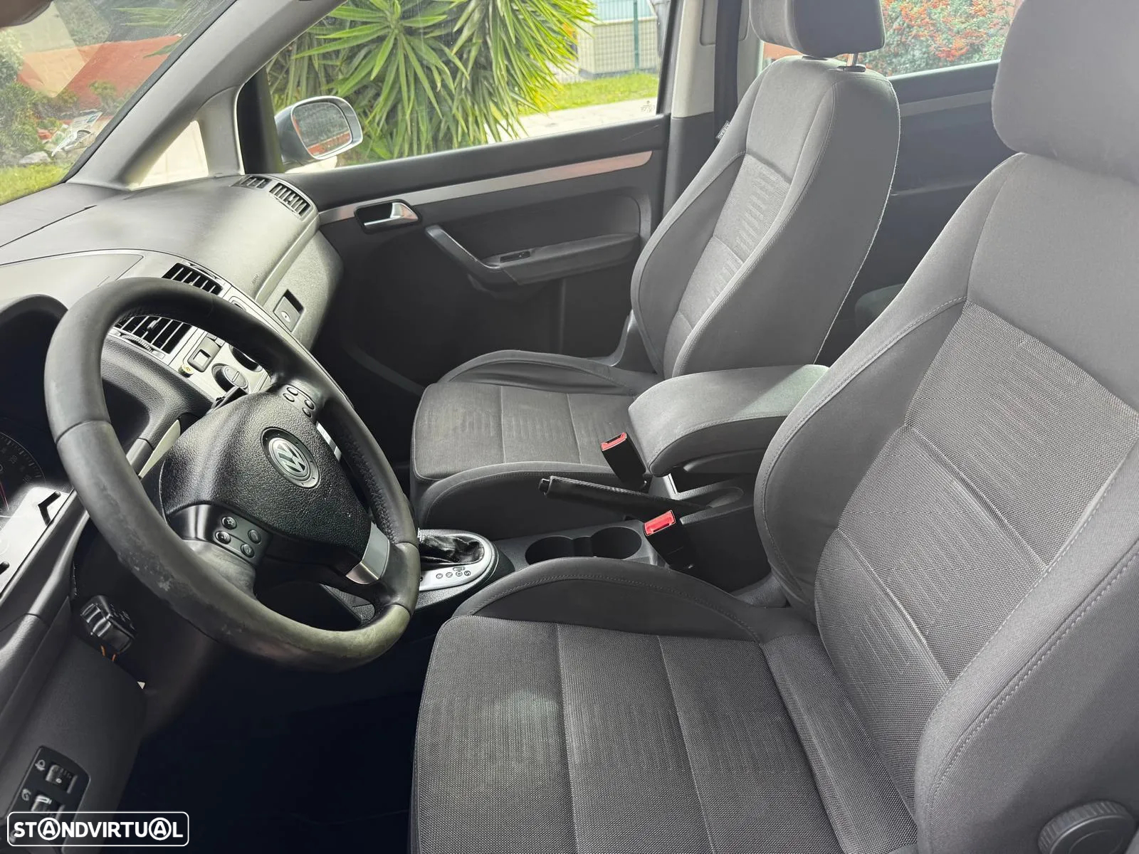VW Touran 1.9 TDi Highline 7L DSG - 9