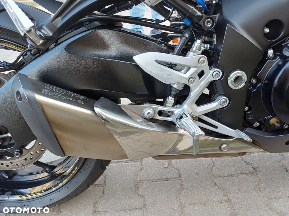 Suzuki GSX 1000 - 12