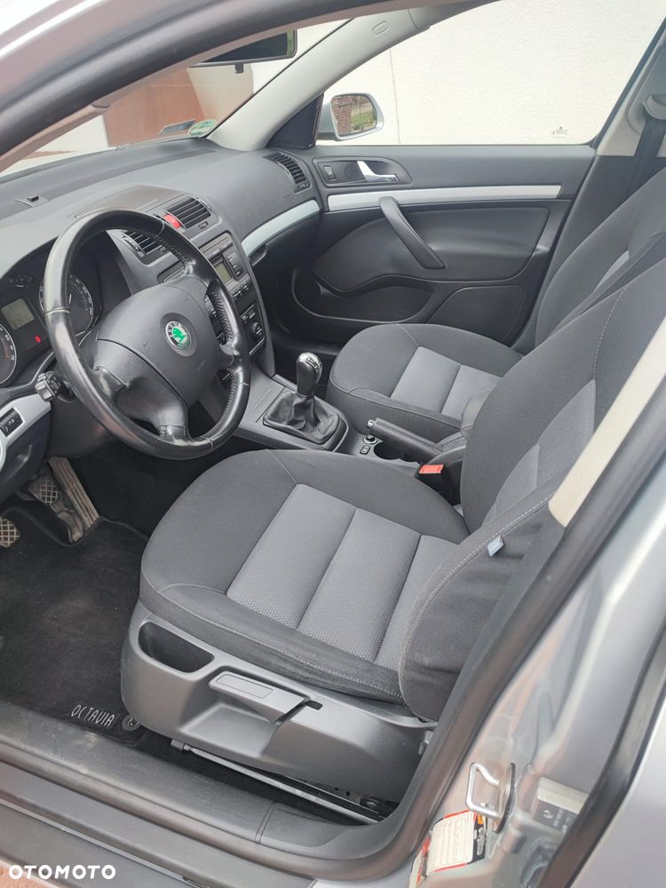 Skoda Octavia 1.6 Tour - 7