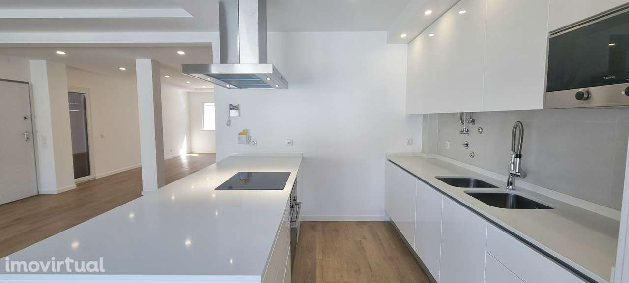 P/Venda Moradia T4+1, Localizada na Costa da Caparica - Almada. - Grande imagem: 4/36