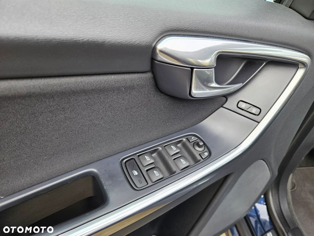 Volvo XC 60 D4 AWD Kinetic - 13