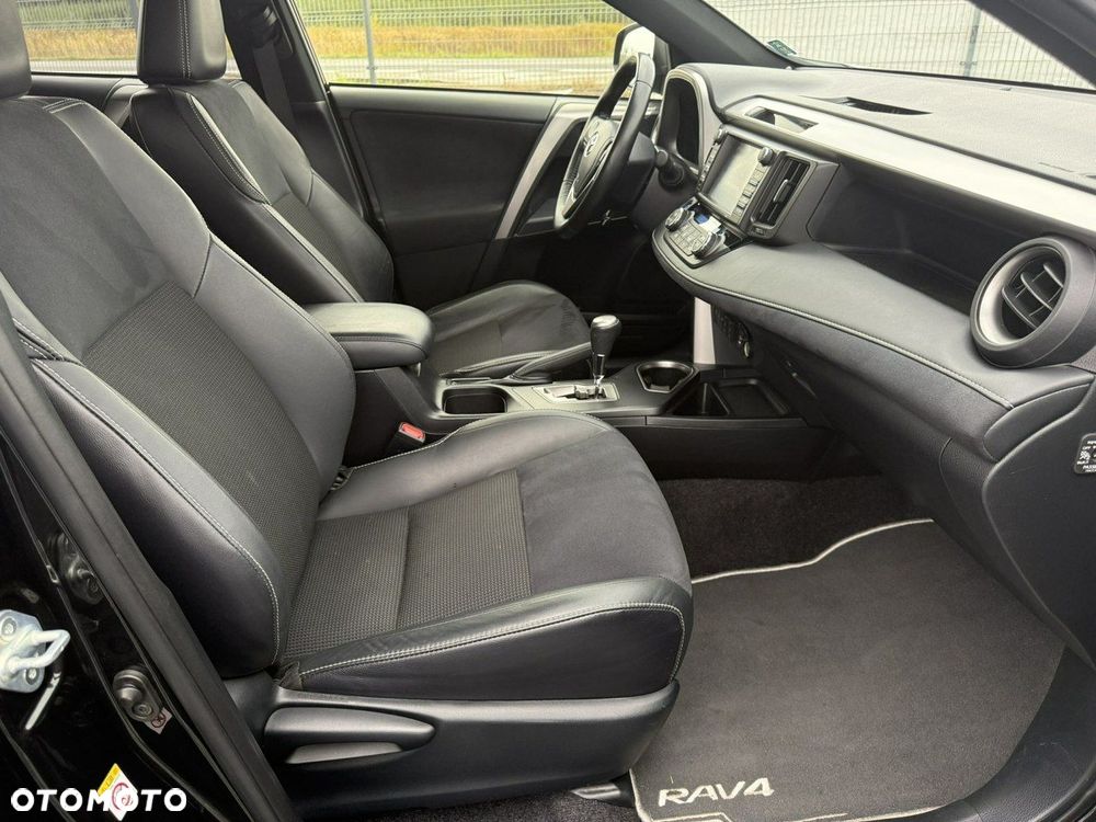 Toyota RAV4 Hybrid Premium 4x2 - 12