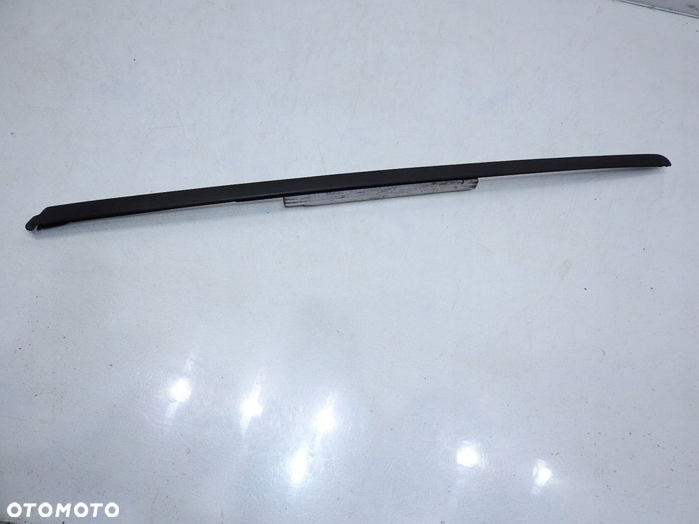 LISTWA SZYBY CZOŁOWEJ PRAWA AUDI A4 B6 - 2