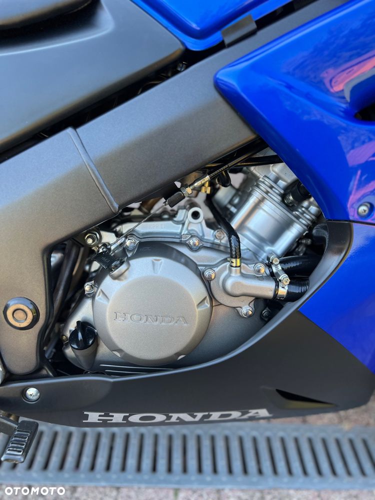 Honda CBR - 8