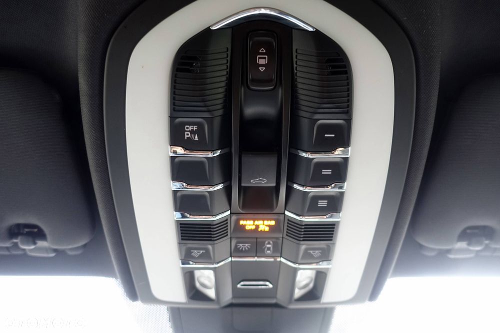 Porsche Cayenne Platinum Edition - 35