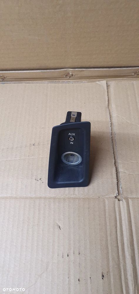 Czytnik gniazdo port  AUX gniazdo zapalniczki BMW I E81 E87 6930561 9110410 - 2