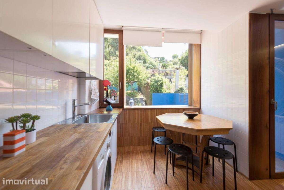 Quarto - localizado em Santo Ildefonso Porto - Grande imagem: 4/10