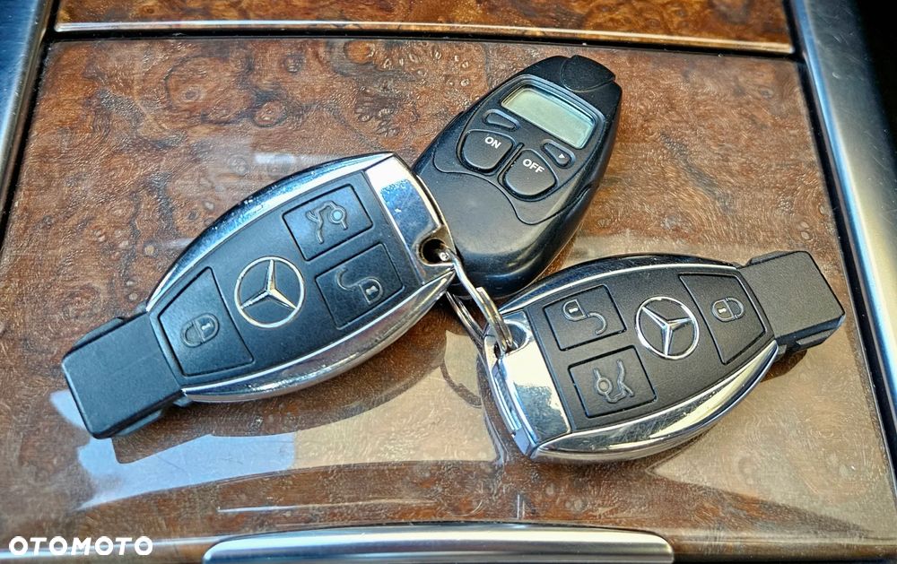 Mercedes-Benz Klasa E 300 CDI DPF BlueEFFICIENCY 7G-TRONIC Avantgarde - 20