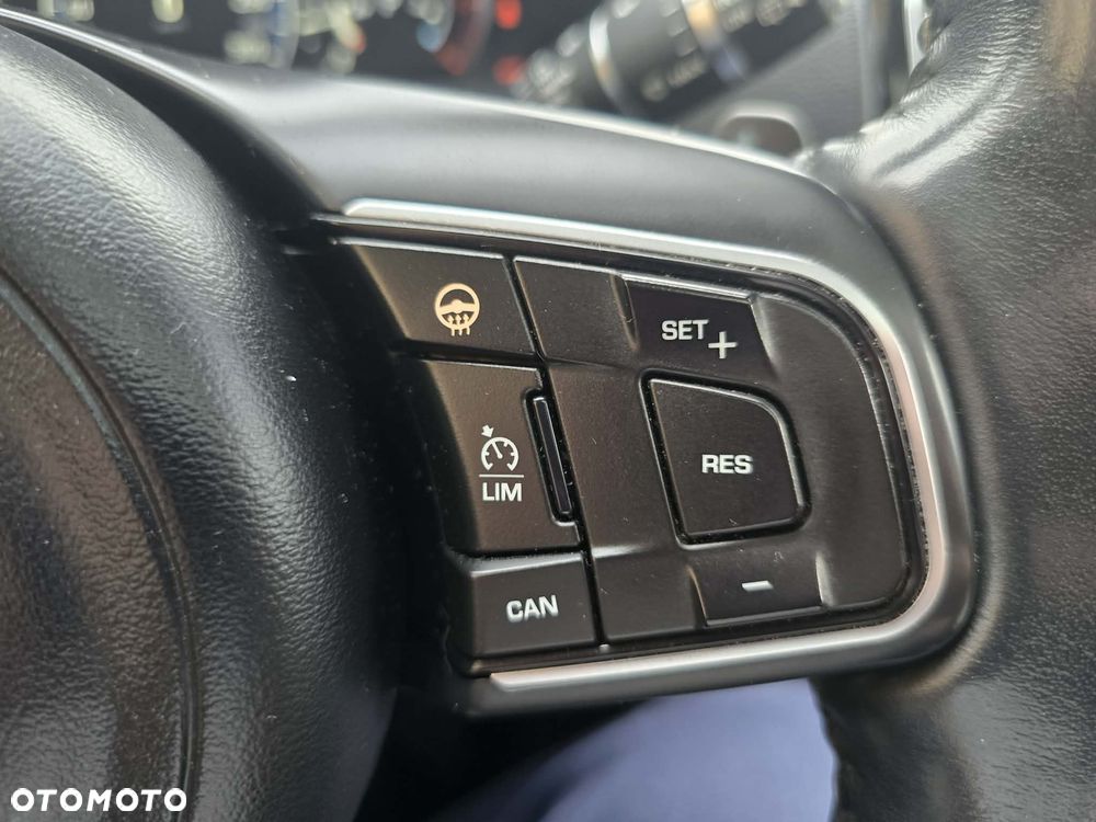 Jaguar F-Pace 2.0 i4D AWD R-Sport - 24