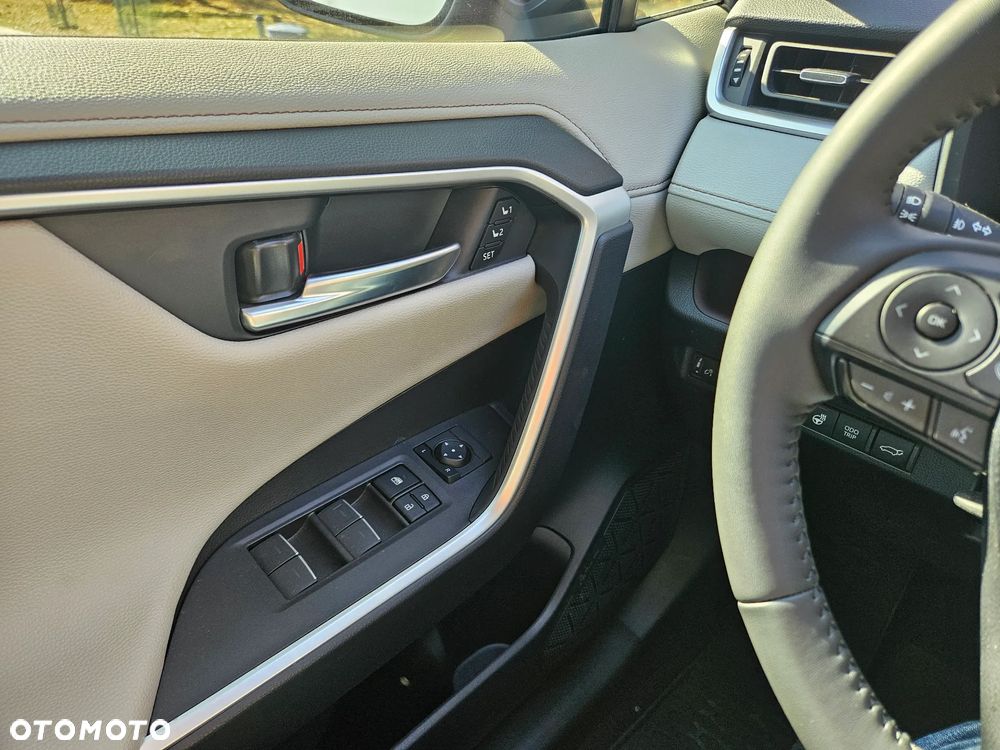 Toyota RAV4 2.5 Hybrid Black Edition by JBL 4x4 - 32