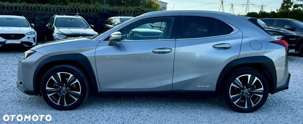Lexus UX - 7