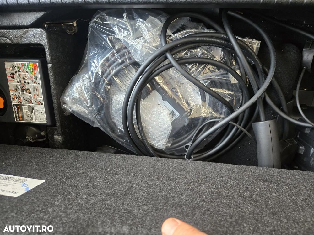 Renault Captur PHEV 160 Techno - 19